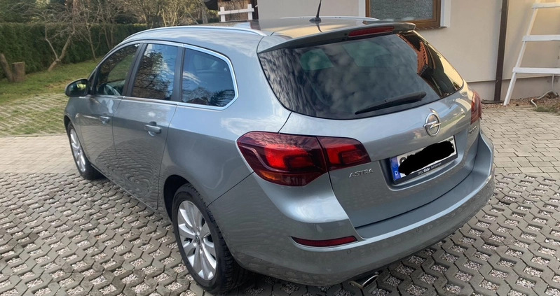 Opel Astra cena 23000 przebieg: 181393, rok produkcji 2011 z Września małe 154